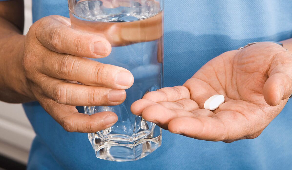 Oculax wird mit Wasser ohne Gase gewaschen.